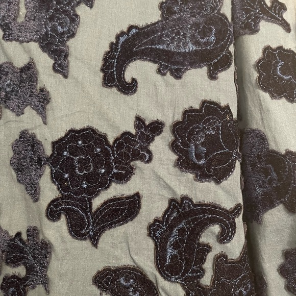 Anthropologie/Pilcro Bell sleeve buttoned top - Picture 4 of 6